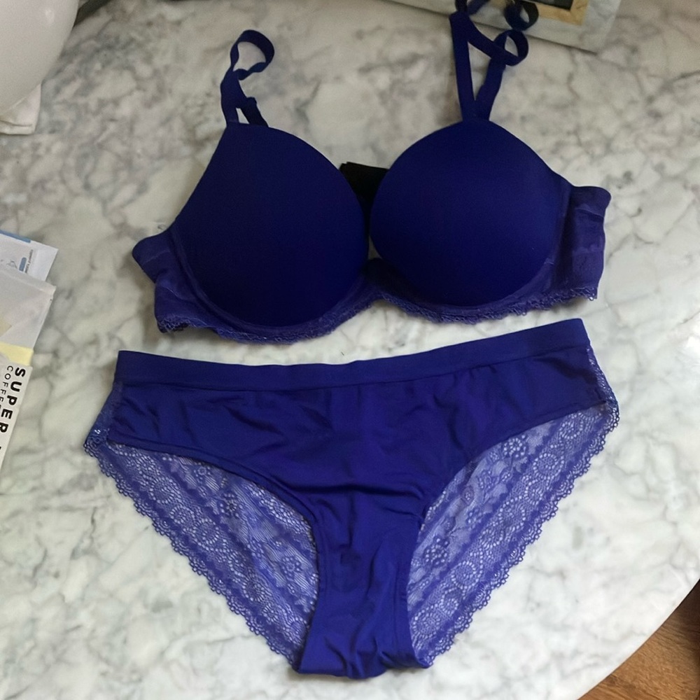 Elle Macpherson Intimates Bra and Panty Sz 36B
